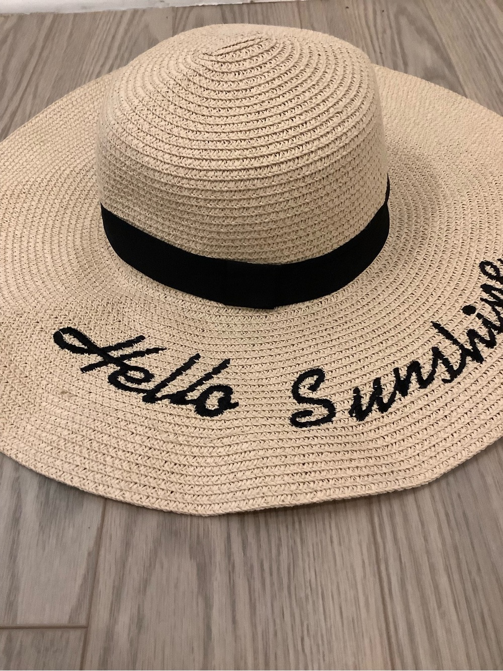 Altar’d State Hello Sunshine beach hat❤️❤️❤️❤️ - Picture 3 of 7